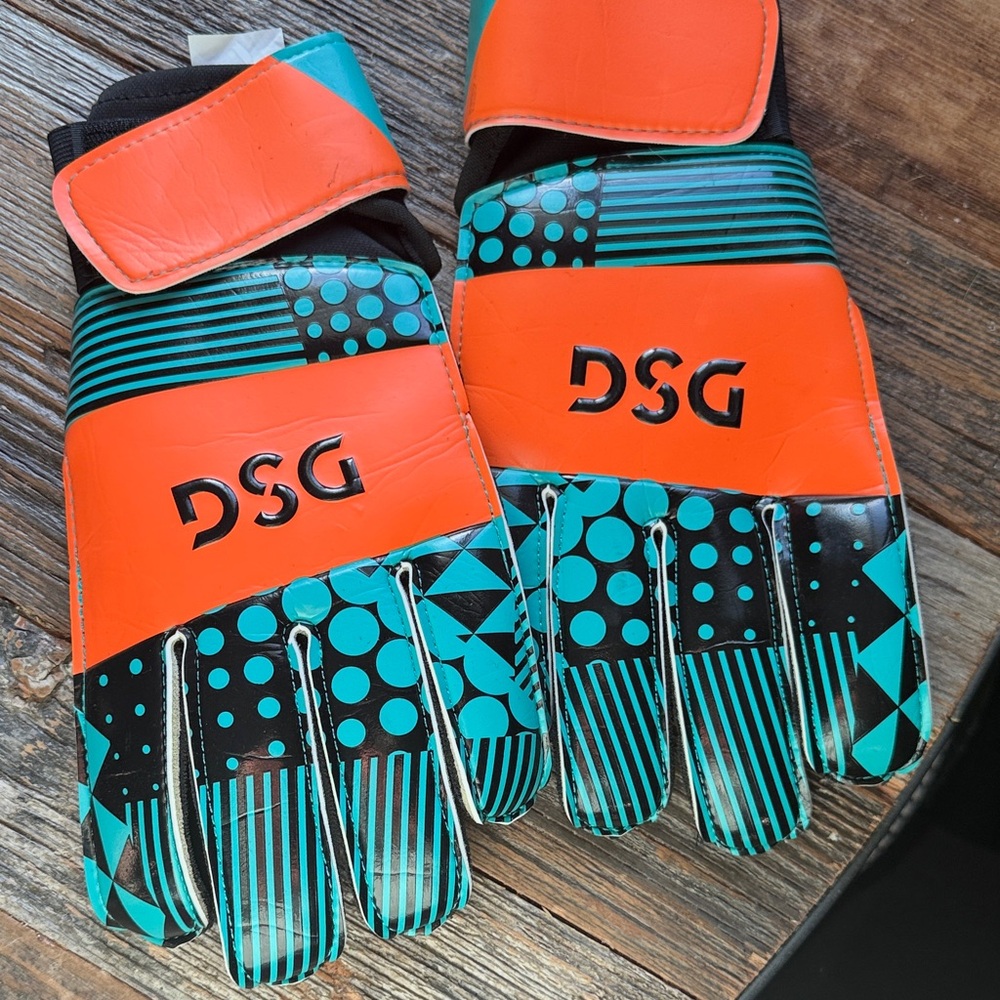 DSG Vibrant Orange and Teal Patterned Gloves
